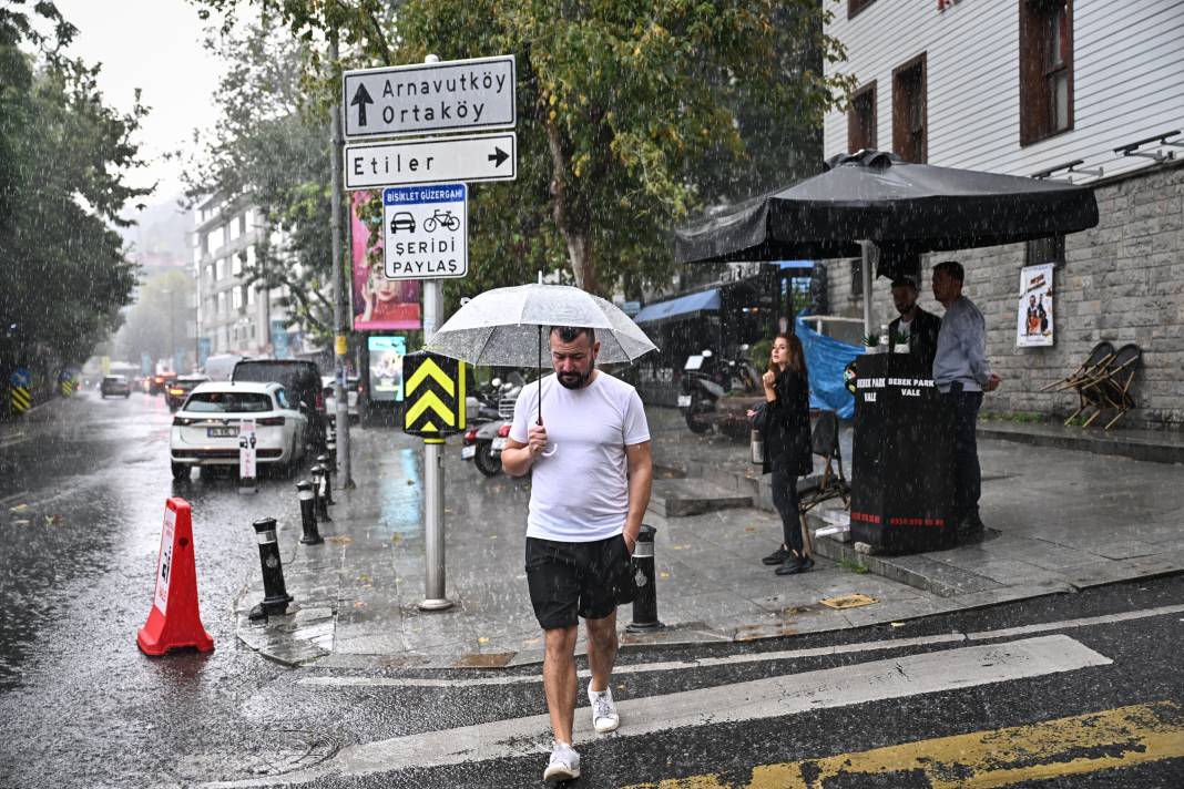 İstanbul’a sadece 5 dakika yetti! Meteoroloji uyarı üstüne uyarı yapmıştı 18